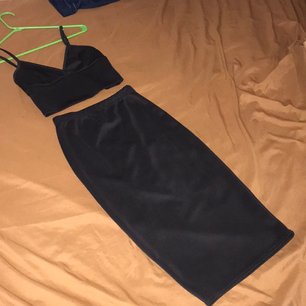Boohoo 2 Piece Set: Crop top & skirt